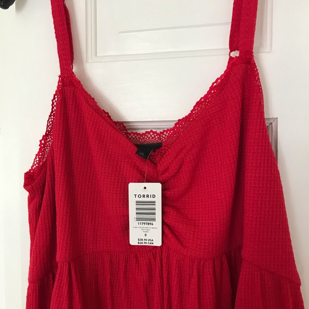 Torrid woman red sleeveless blouse. - Picture 4 of 4